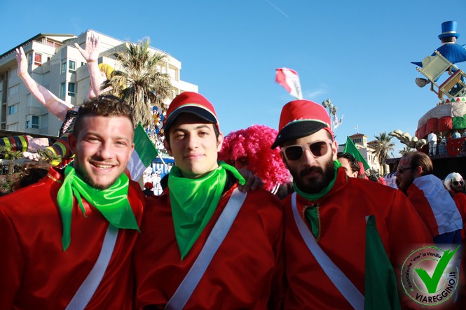 Burlamacco ringrazia il sole per il successo della quarta sfilata (2 parte)