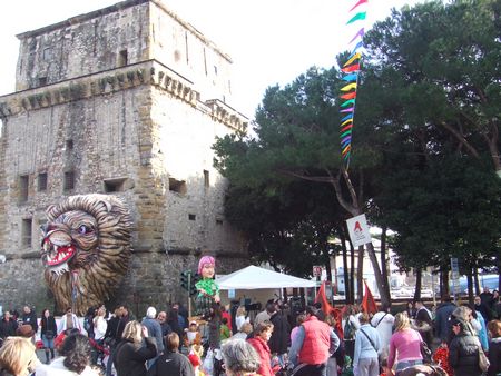 Guarda le foto della galleria 'Giovedì grasso sotto la Torre Matilde'