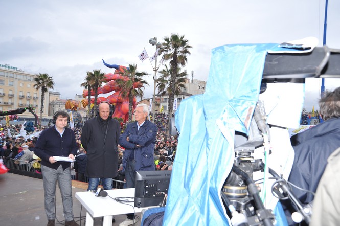Guarda le foto della galleria 'Carnevale di Viareggio in diretta RAI'
