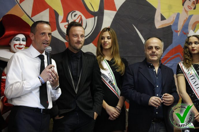 Ingrandisci la foto