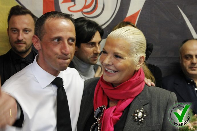 Ingrandisci la foto