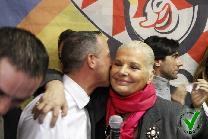 Ingrandisci la foto