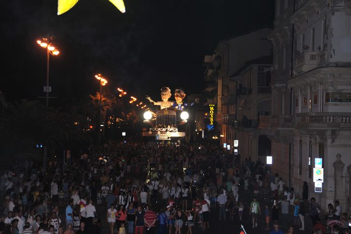 Ingrandisci la foto