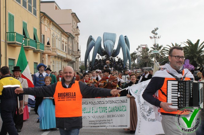 Ingrandisci la foto