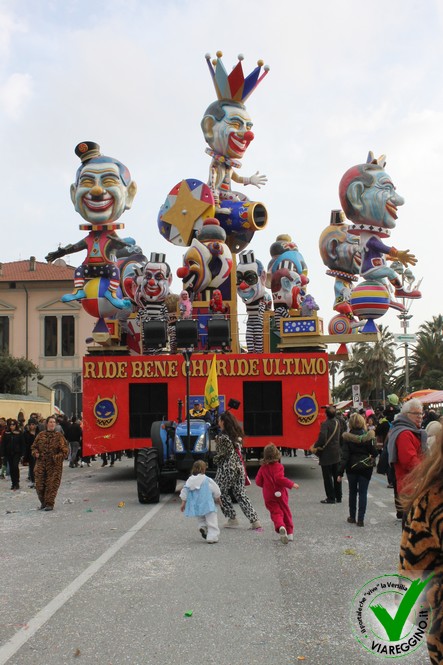 Ingrandisci la foto