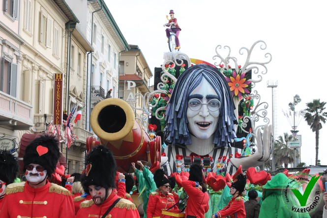 Ingrandisci la foto