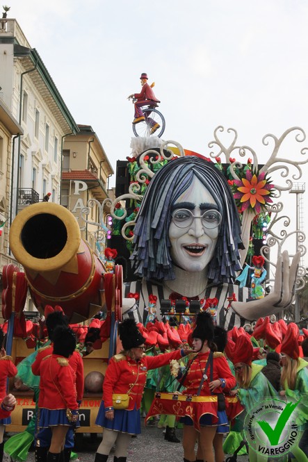 Ingrandisci la foto