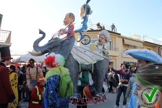 Ingrandisci la foto