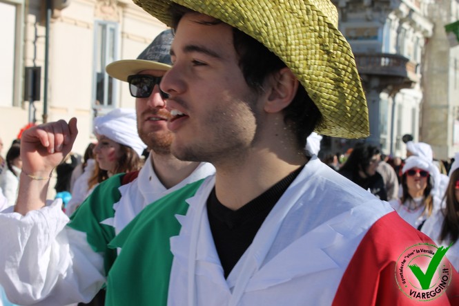 Ingrandisci la foto