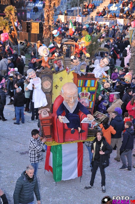 Ingrandisci la foto
