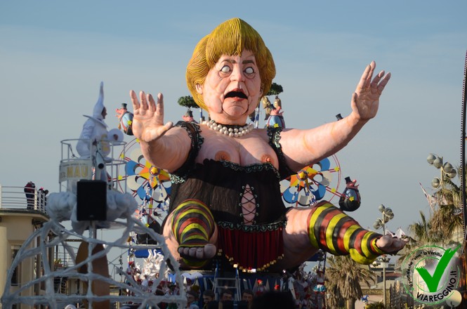 Ingrandisci la foto