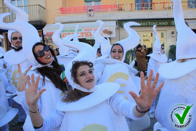 Ingrandisci la foto