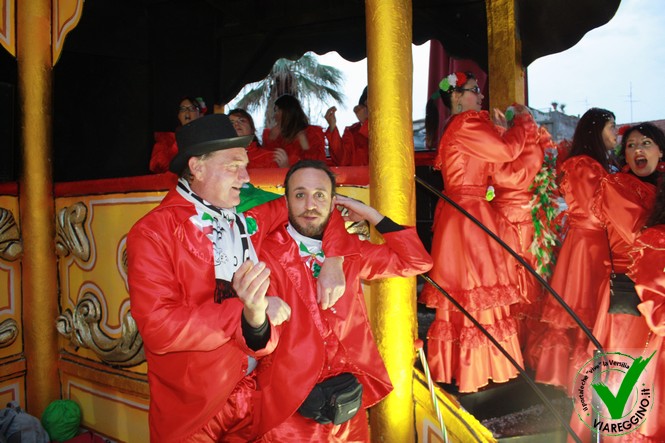 Ingrandisci la foto