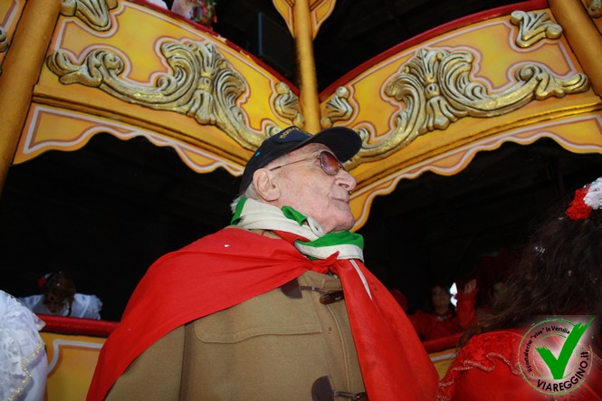 Ingrandisci la foto