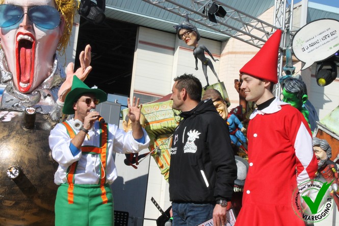 Ingrandisci la foto