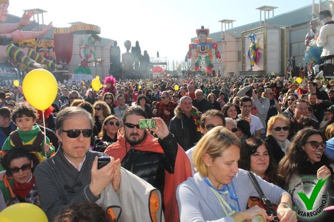 Ingrandisci la foto