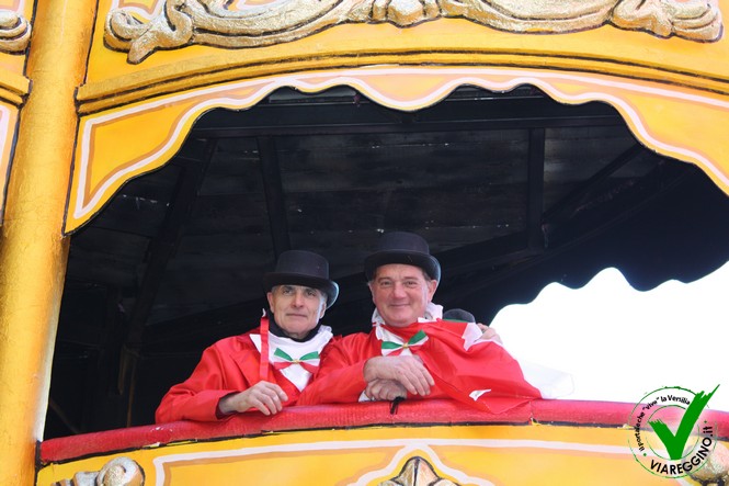 Ingrandisci la foto