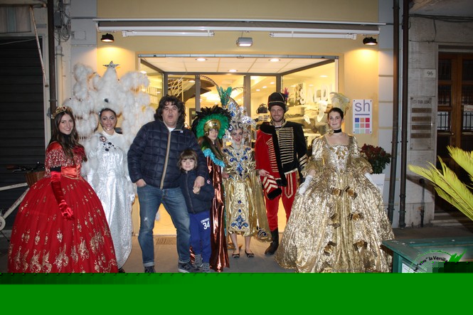 Ingrandisci la foto