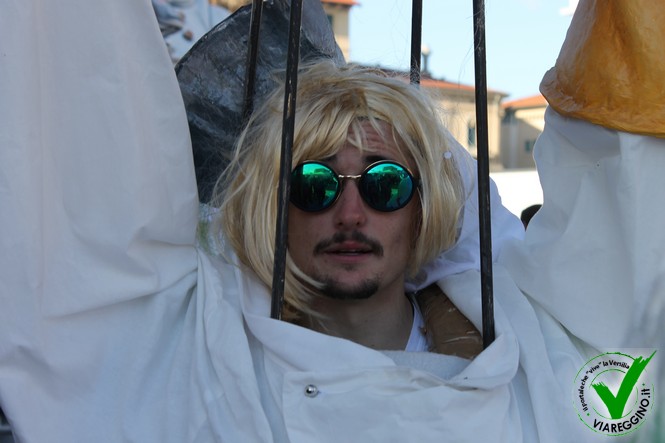 Ingrandisci la foto