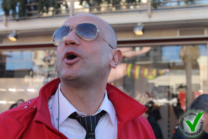 Ingrandisci la foto