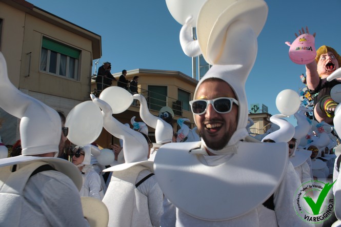 Ingrandisci la foto