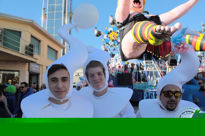 Ingrandisci la foto