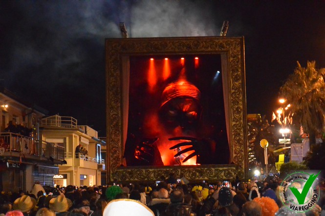 Ingrandisci la foto