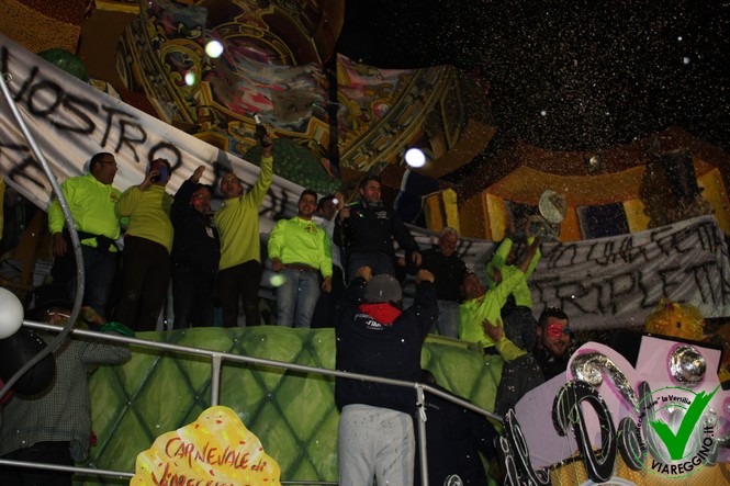Ingrandisci la foto