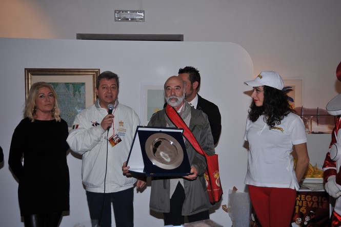 Ingrandisci la foto