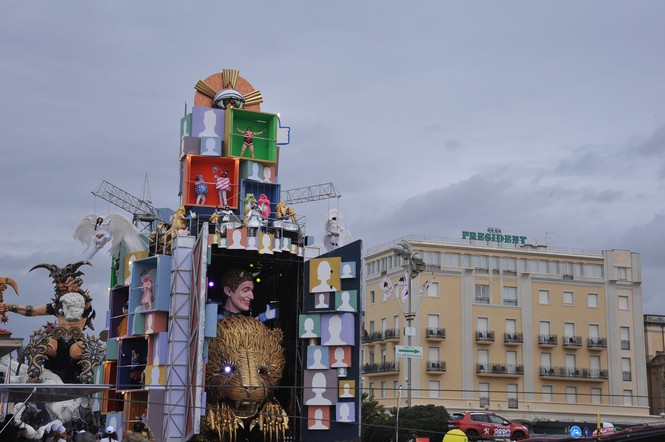 Ingrandisci la foto