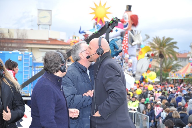 Ingrandisci la foto