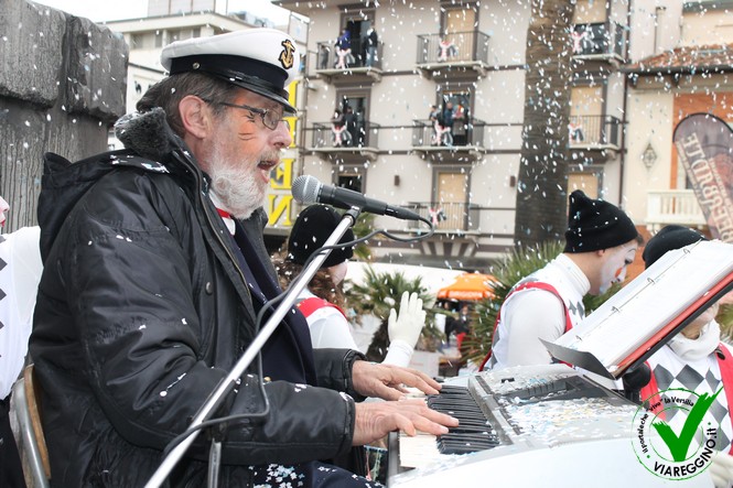 Ingrandisci la foto