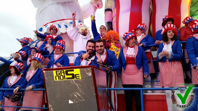 Ingrandisci la foto