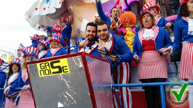 Ingrandisci la foto
