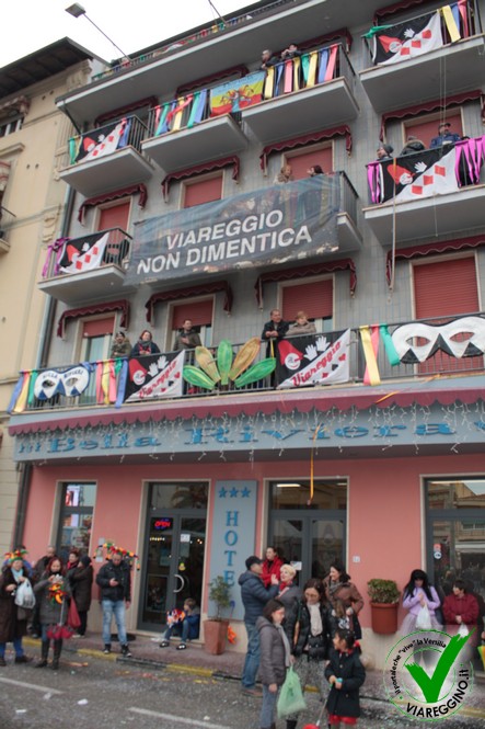 Ingrandisci la foto