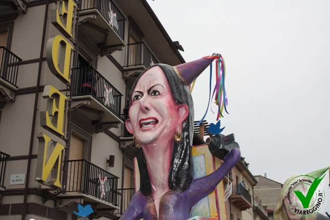 Ingrandisci la foto