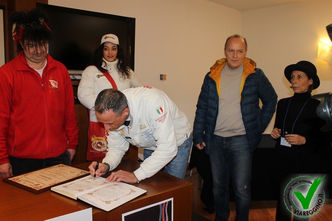 Ingrandisci la foto