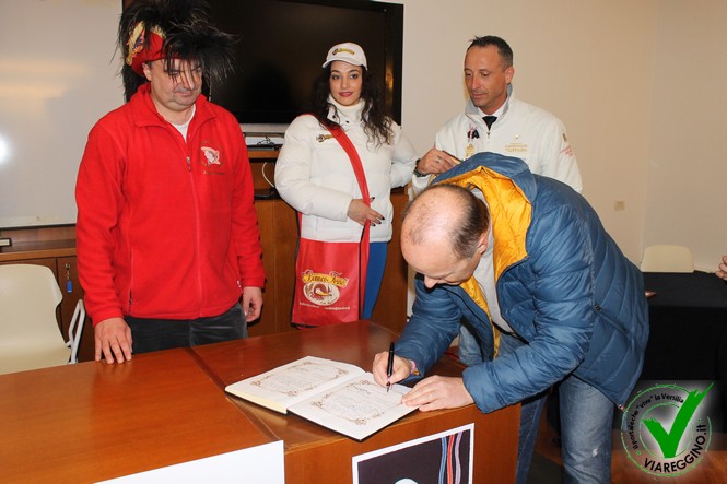 Ingrandisci la foto