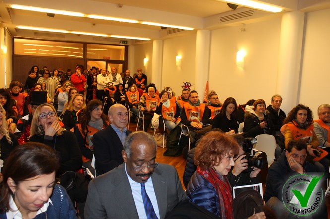 Ingrandisci la foto