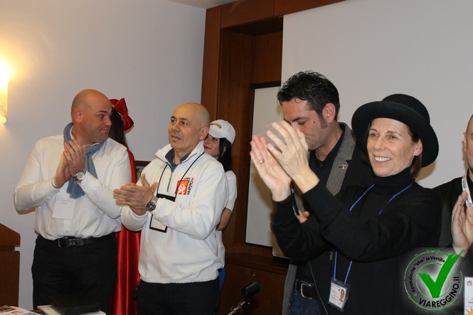 Ingrandisci la foto