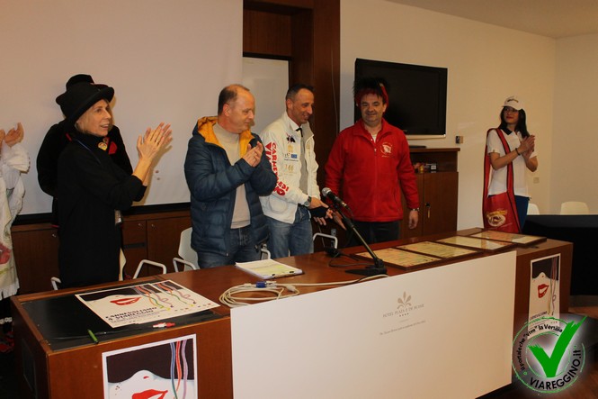Ingrandisci la foto